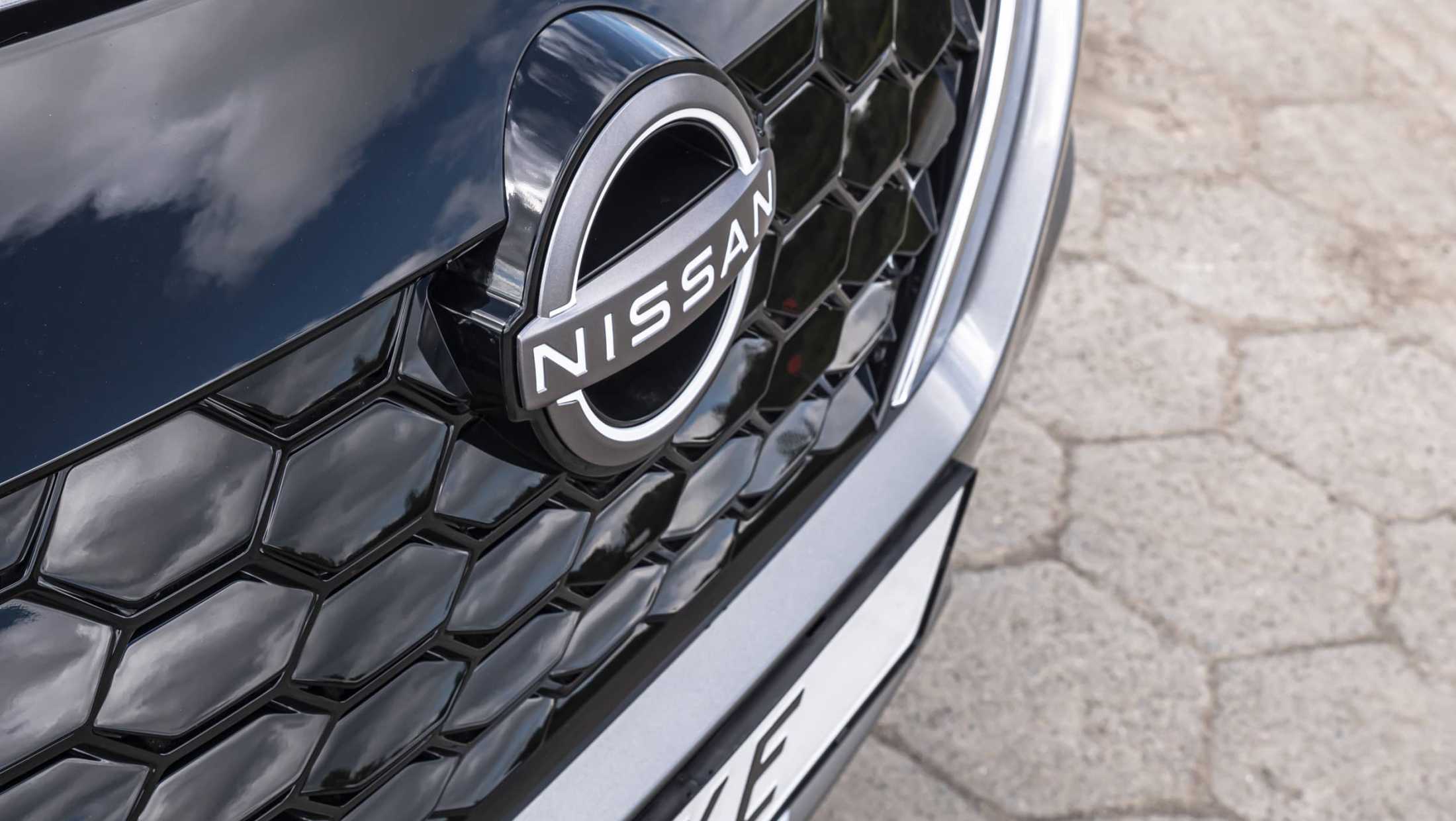 ABD Nissan - JUKE Hybrid - Nieuwe grill en merklogo