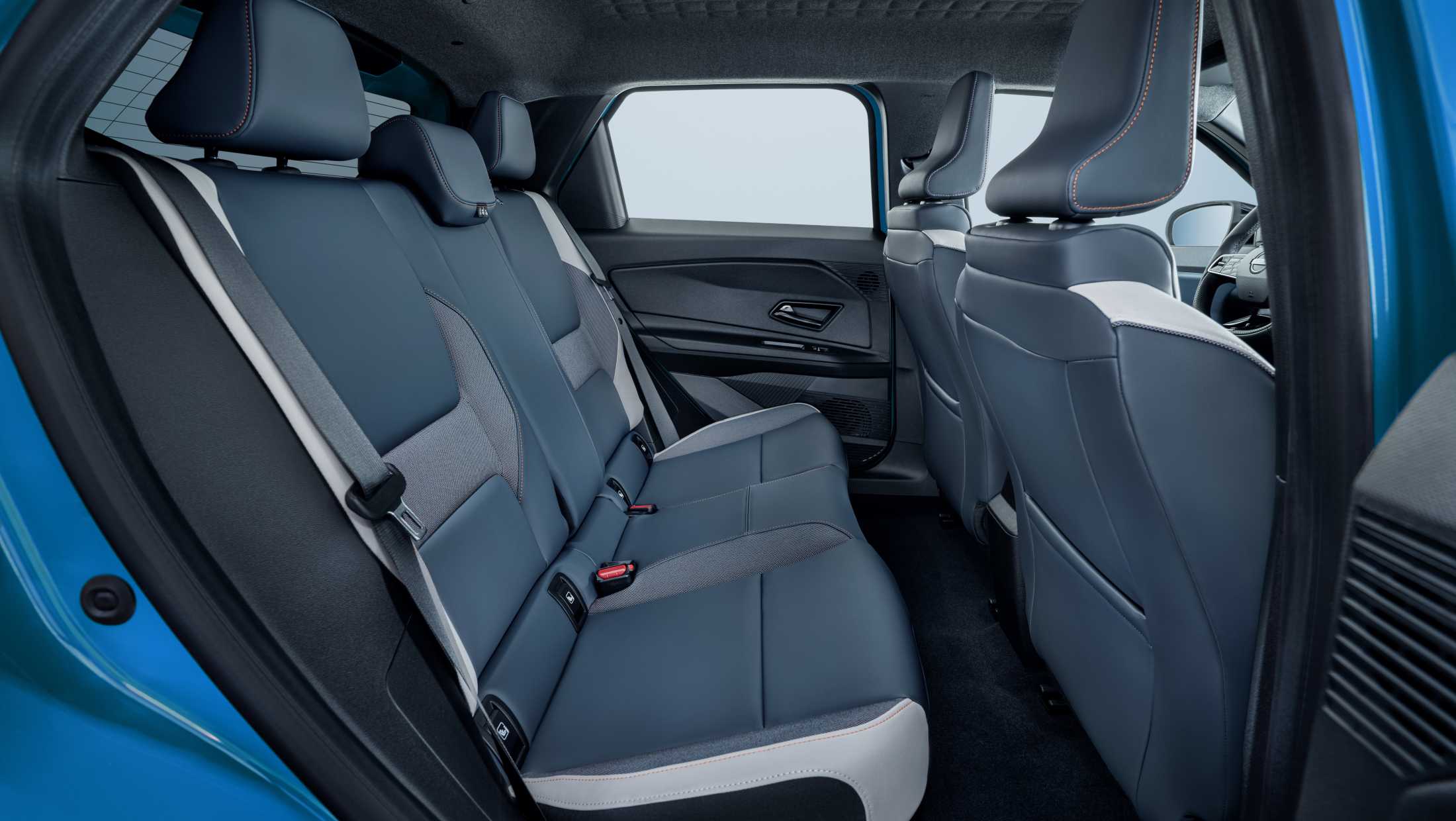 ABD Nissan - Nieuwe Micra - Achterin stoelen