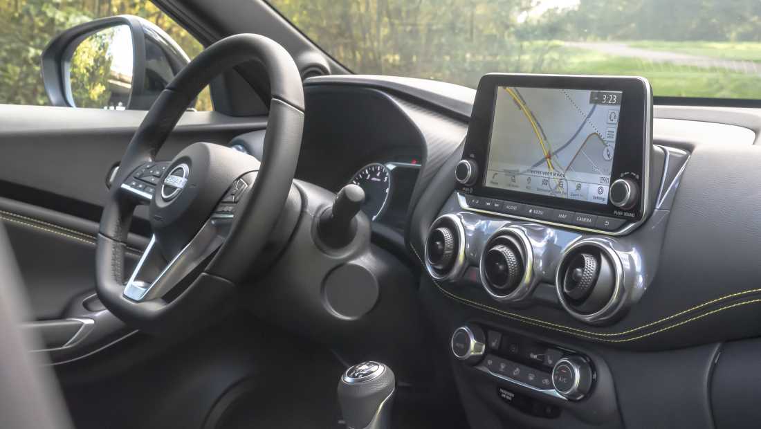 Juke dashboard Kiiro